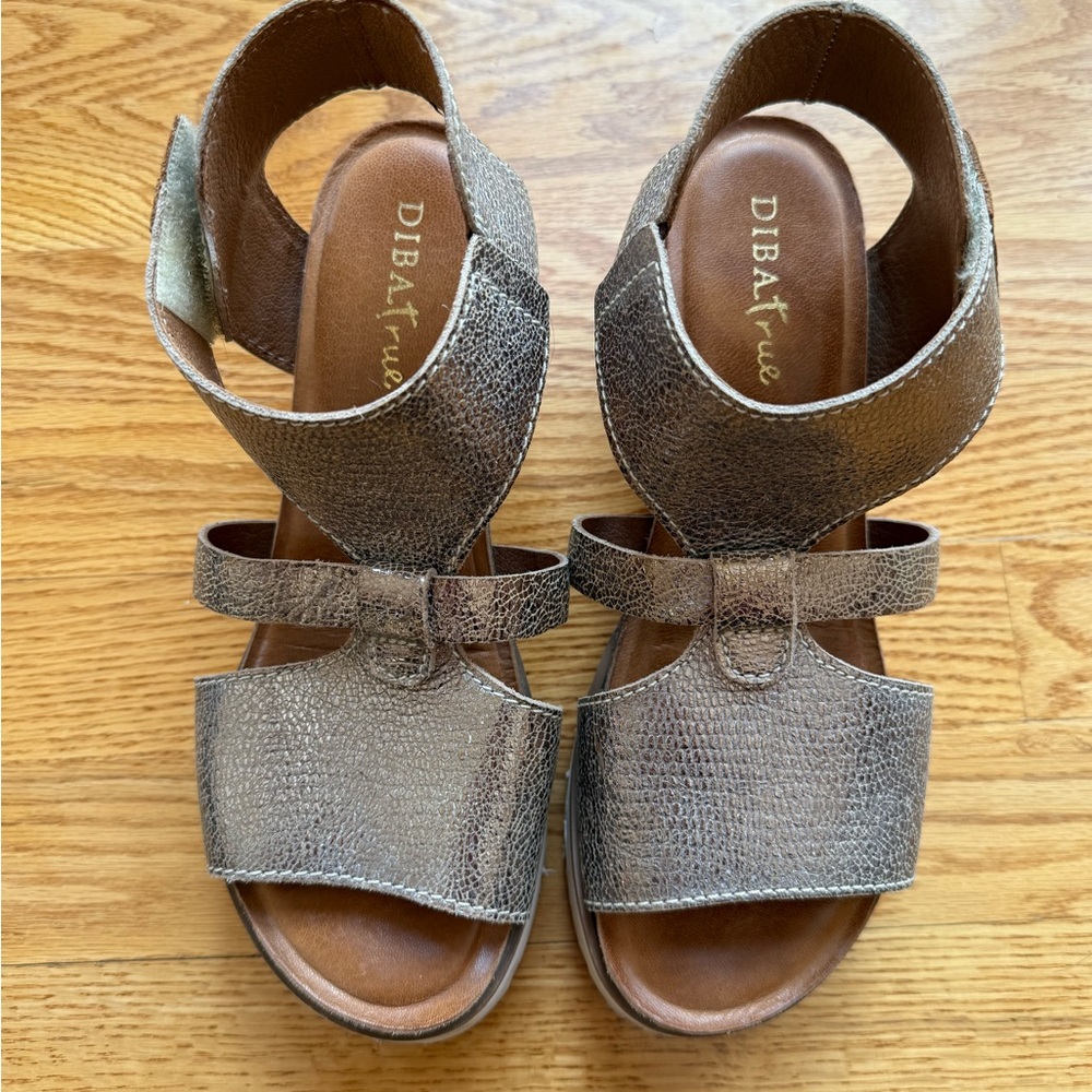 Dibs true metallic sandal